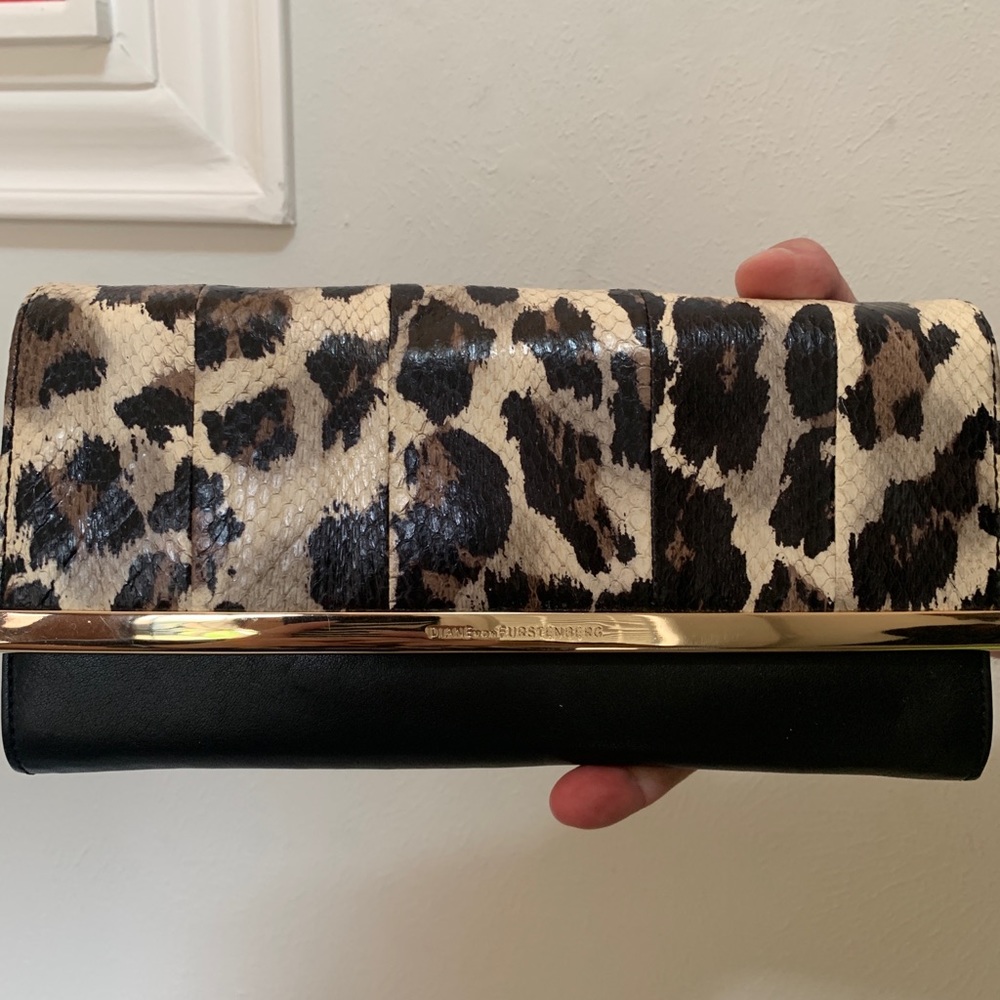 DVF clutch